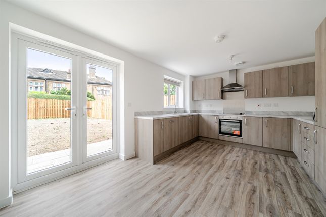 24, Theodore Close, Goldthorpe, Rotherham photo 3