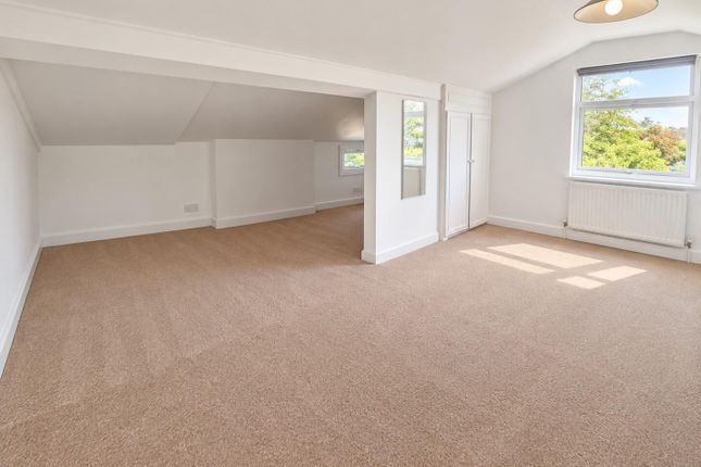 Flat 5, 9, Oakleigh Park North, London photo 4