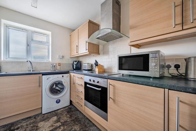 Flat for sale in Potters Bar, Hertsmere