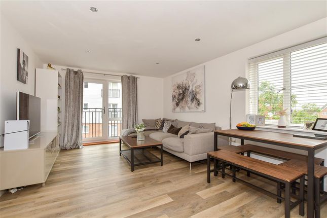 Lounge/Kitchen