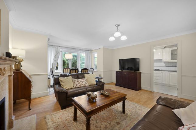 Flat 1, Windsor Court, Platts Lane, London photo 3