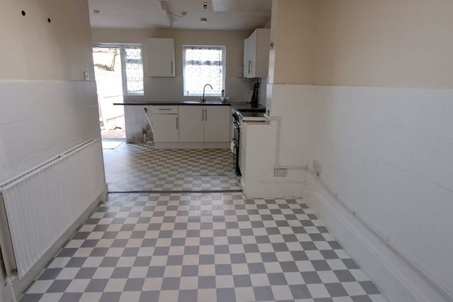 51 Lea Road, SOUTHALL photo 3