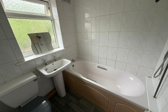 172, Gloucester Road, Droylsden photo 5