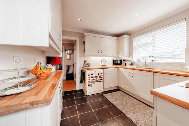 41, Iden Crescent, Tonbridge photo 3