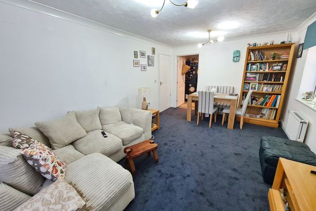 23,Flat 3, Hawkers Close, Southampton photo 3