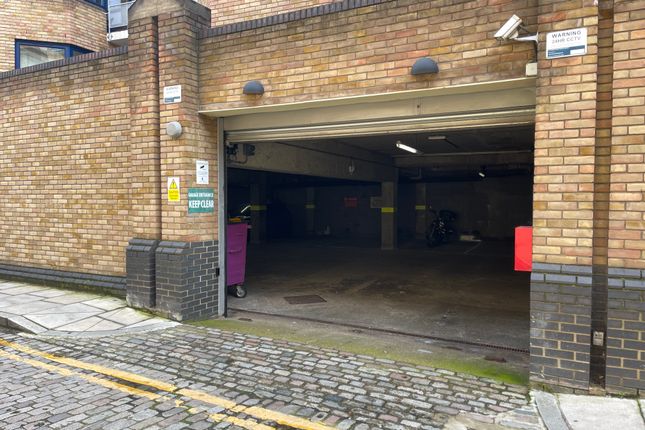 Parking/garage to rent in Wapping High Street, Wapping, London