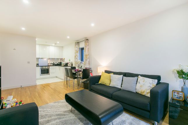 29 Avershaw House, Chartfield Avenue, London photo 3
