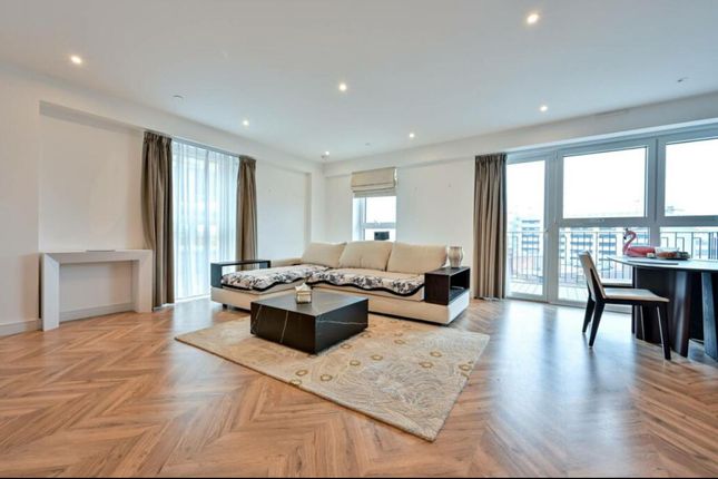 2-bed flat on Flat 49, Tryon House, Kingston upon Thames, £750,000
