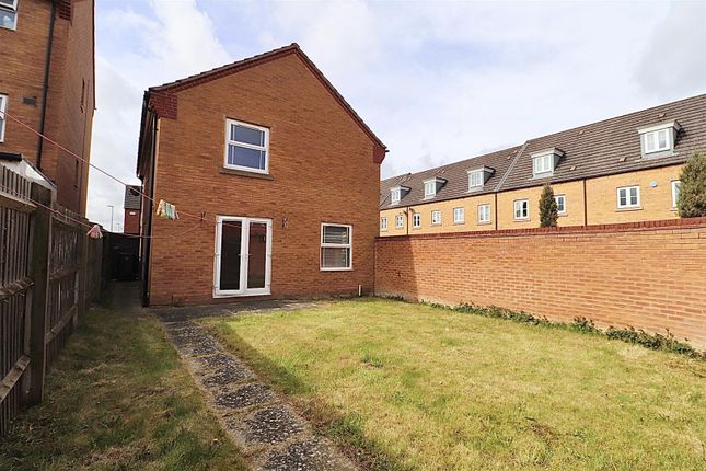 Detached house for sale in 4 Bed, 2 Bath, Detached, Garage, Oulton Road, Rugby