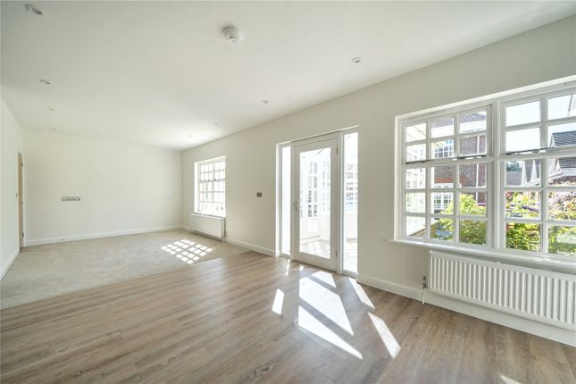 2,, Whybrow Gardens, Castle Village, Hertfordshire photo 3