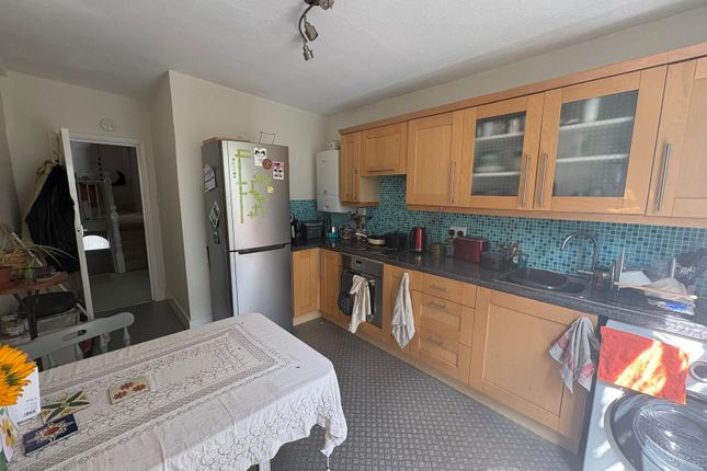 Flat 2 16 Whippingham Road, Brighton photo 3