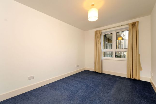 Apartment 60, St. Davids Square, London photo 3