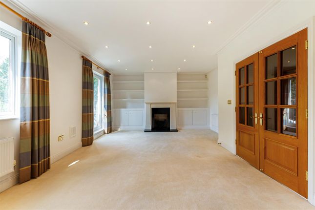2 Wellswood, London Road, Ascot photo 2