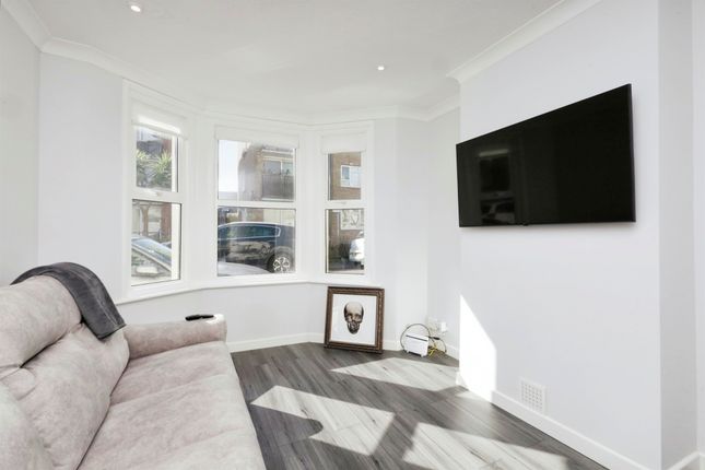 27, Leslie Street, Eastbourne photo 2