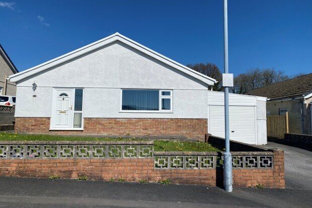 Thumbnail Bungalow to rent in Uwchgwendraeth, Llanelli