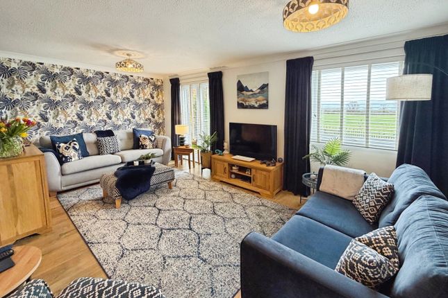 18, Shepherds Mead, Westbury, Wilthshire photo 3