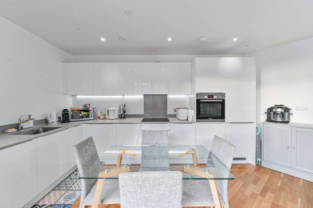 2-bed flat on Brouard Court, Bromley, £375,000