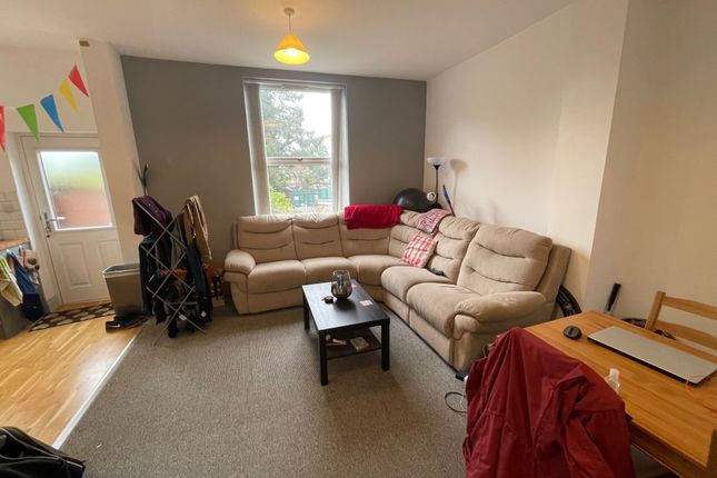 Flat to rent in Cardigan Road, Leeds, West Yorkshire