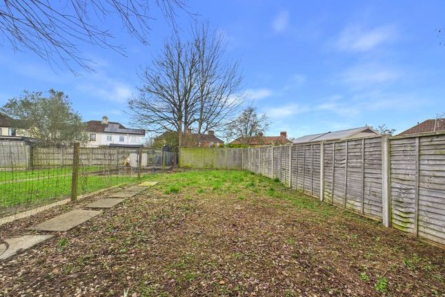 11,, Henley Place, Gloucestershire photo 4