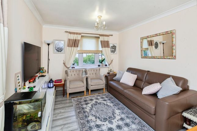 55, Blunden Drive, SLOUGH photo 2