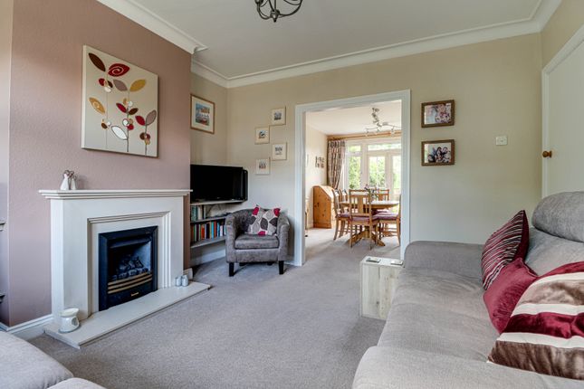 27, Woodland Drive, St Albans photo 3