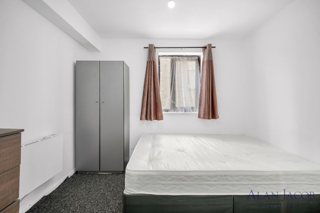 Flat 43, Wyvern House, Grays photo 4