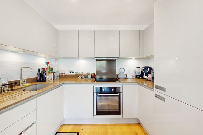 Flat 17, Oak Lodge, Watford photo 2