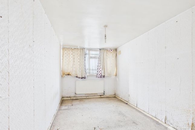 213, Brockles Mead, Harlow photo 3