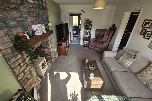 4 Brynhenwysg, Troedrhiw-Trwyn, Pontypridd photo 5