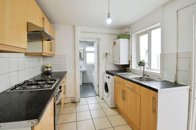 13, Fentons Avenue, London photo 4