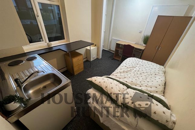 Flat to rent in Landseer Road, Leicester