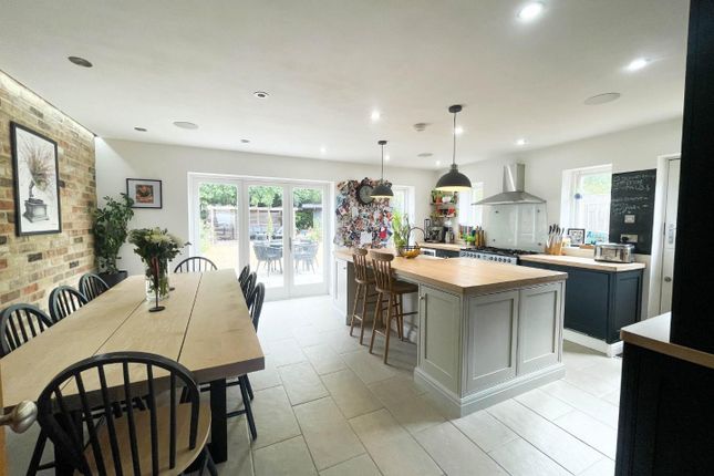 26, Davey Crescent, Great Shelford, Cambridge photo 2