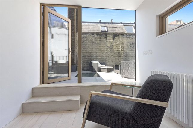 Flat A, 23, Conway Street, London photo 3
