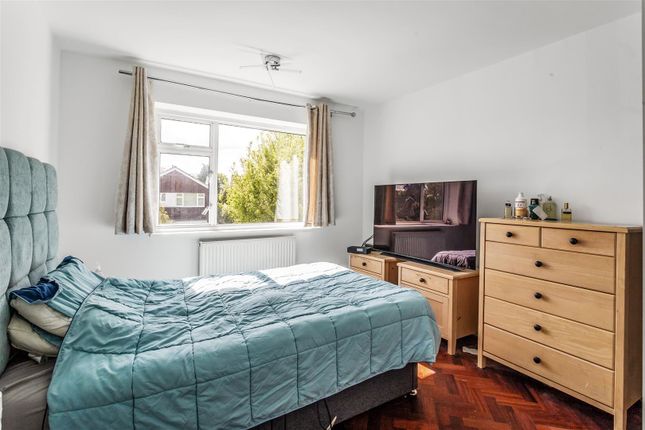 Flat for sale in Floral Court, Ashtead