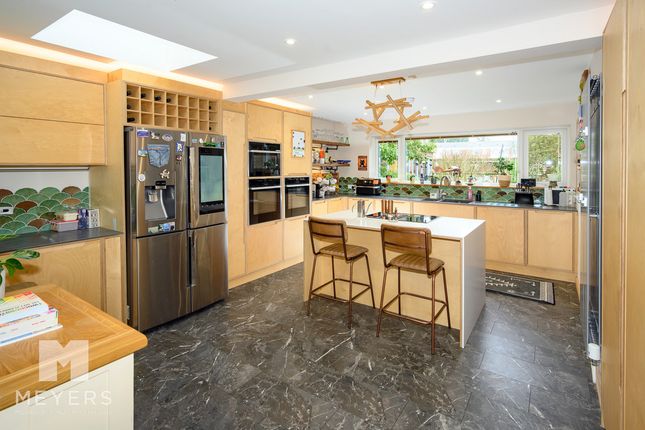 9, Orchard Close, Ringwood photo 4