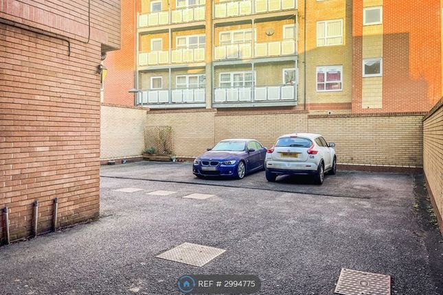 Flat, A Coombe Road, Kingston Upon Thames photo 2