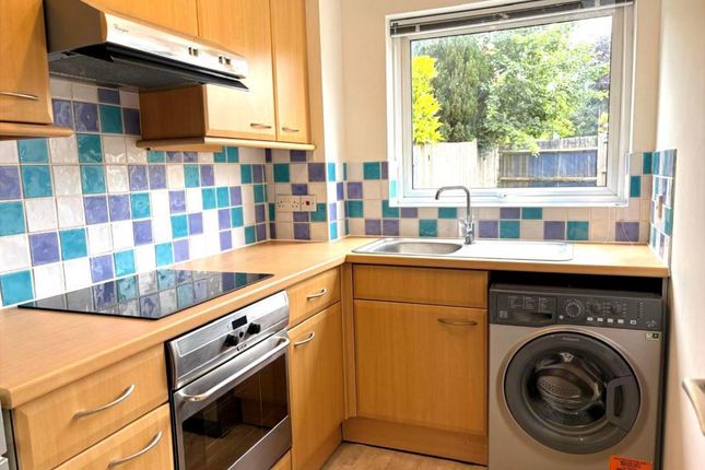 31, Taylor Close, Orpington photo 2