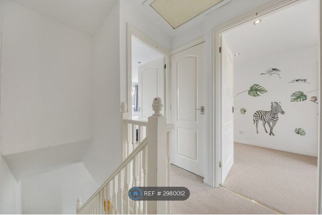 Karina Close, Chigwell photo 5