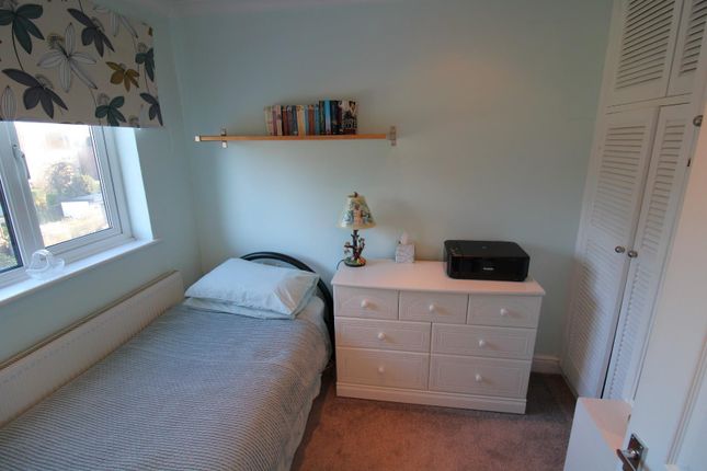 34, Castleton Avenue, Bexleyheath photo 4