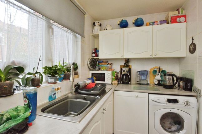 25, Simonsbath, Milton Keynes photo 4