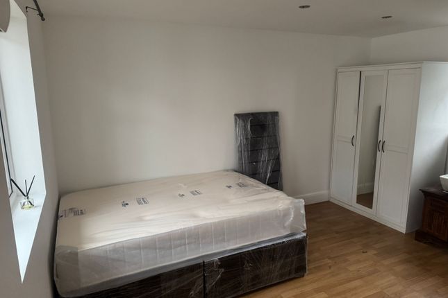 Studio - Garden - Separate Entrance- All Bills Included