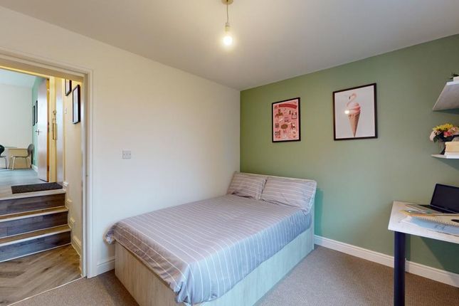 A Cozy And Clean Double Bedroom With A Modern Touc...