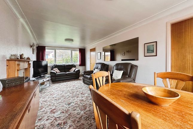 17, Thirlmere Gardens, Leeds photo 3