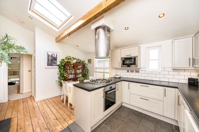 18A, Burnbury Road, London photo 2