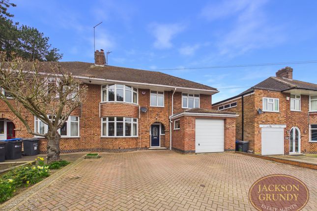 5-bed house on 18, Oaklands Drive, Northampton, £425,000