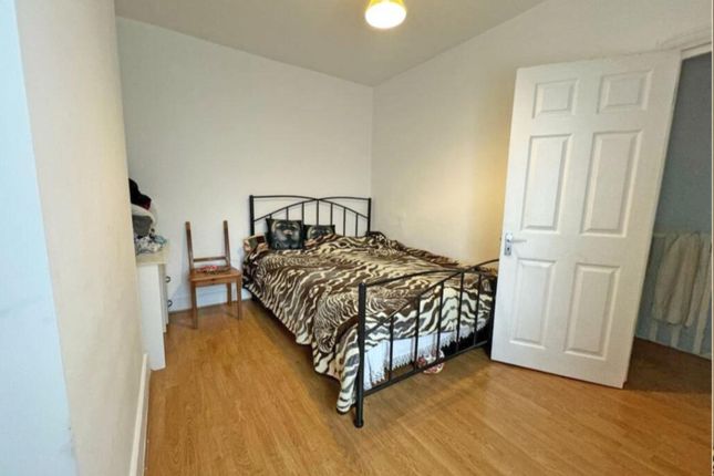 43 First Floor Flat,, Wallington Road, Ilford photo 3