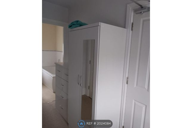 Room to rent in High Street, Upton, Northampton