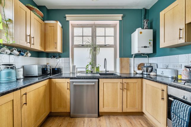 34 Heathfield Court,, Avonley Road, London photo 3