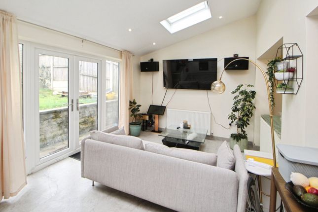 26, The Croft, Glossop photo 4