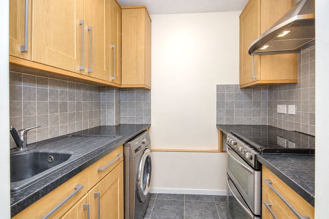 11, Ashley Court, Woking photo 3